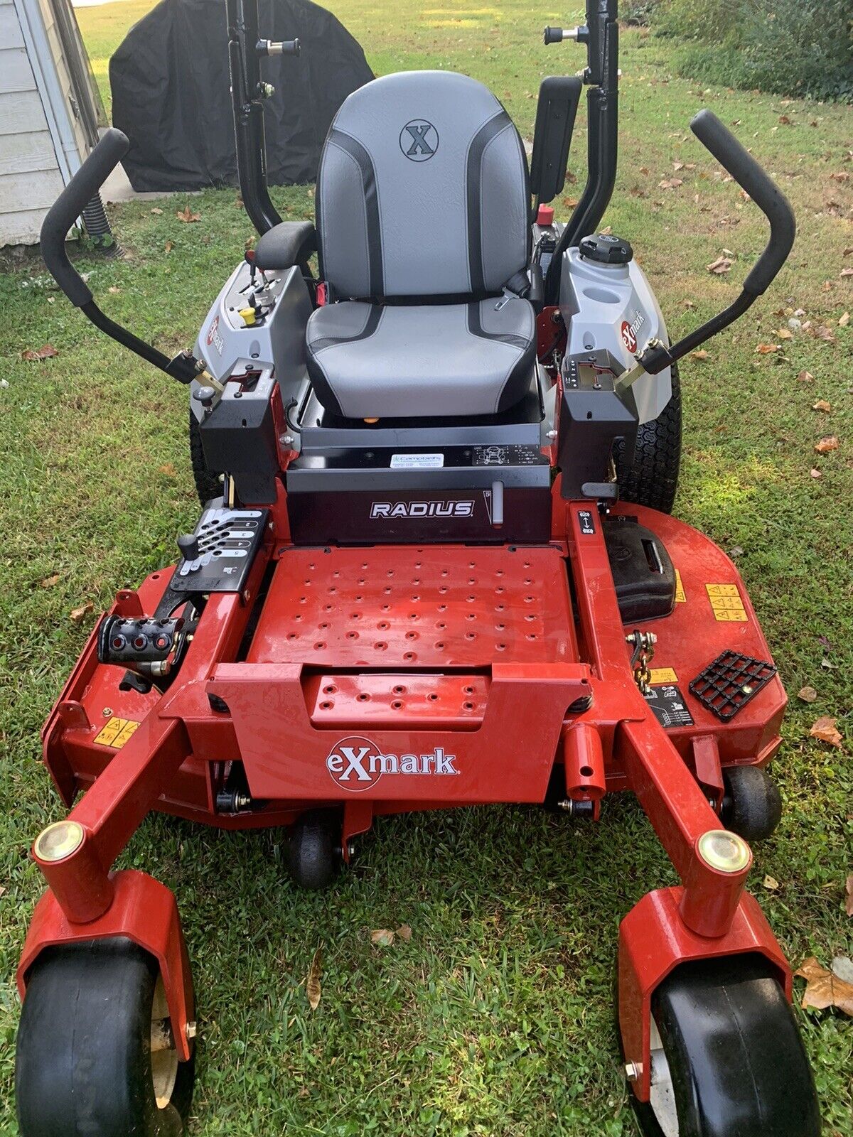 Exmark Radius E Series Lawnmower /only 16.7 Hours Of Use