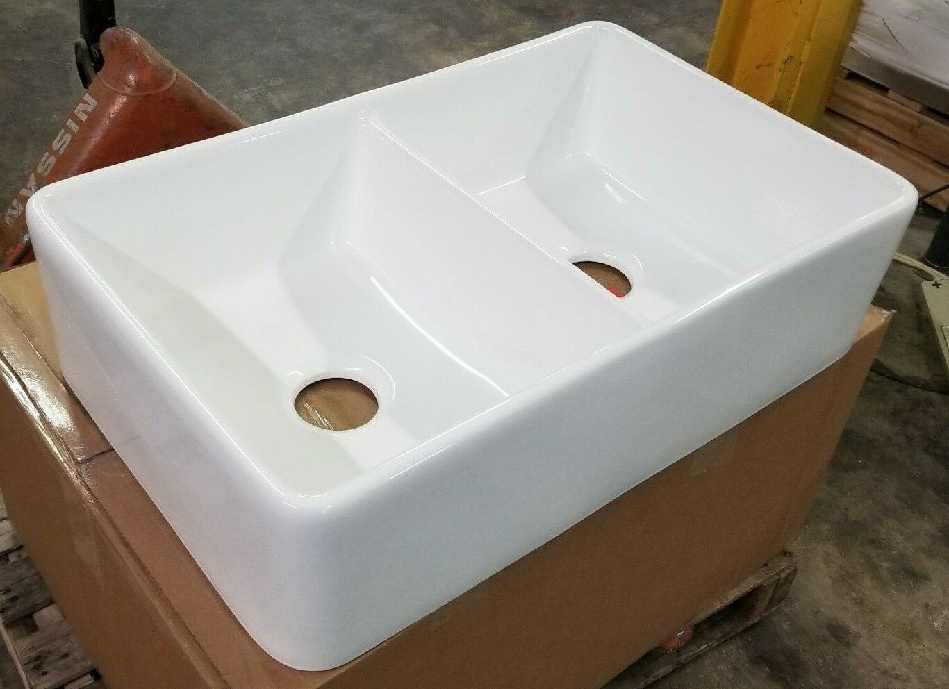 32" White Fireclay Farmhouse Double Bowl Kitchen Sink - Drain & Grids